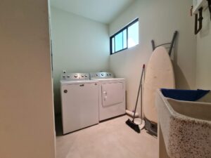 Laundry Room (3)